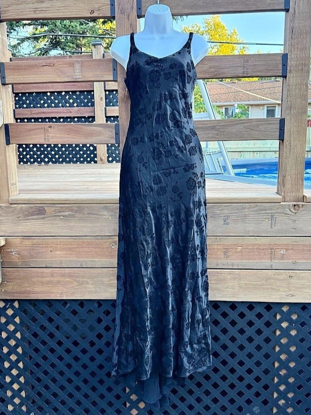 Zum zum by Niki Livas Black Floral gown Dress Size 8